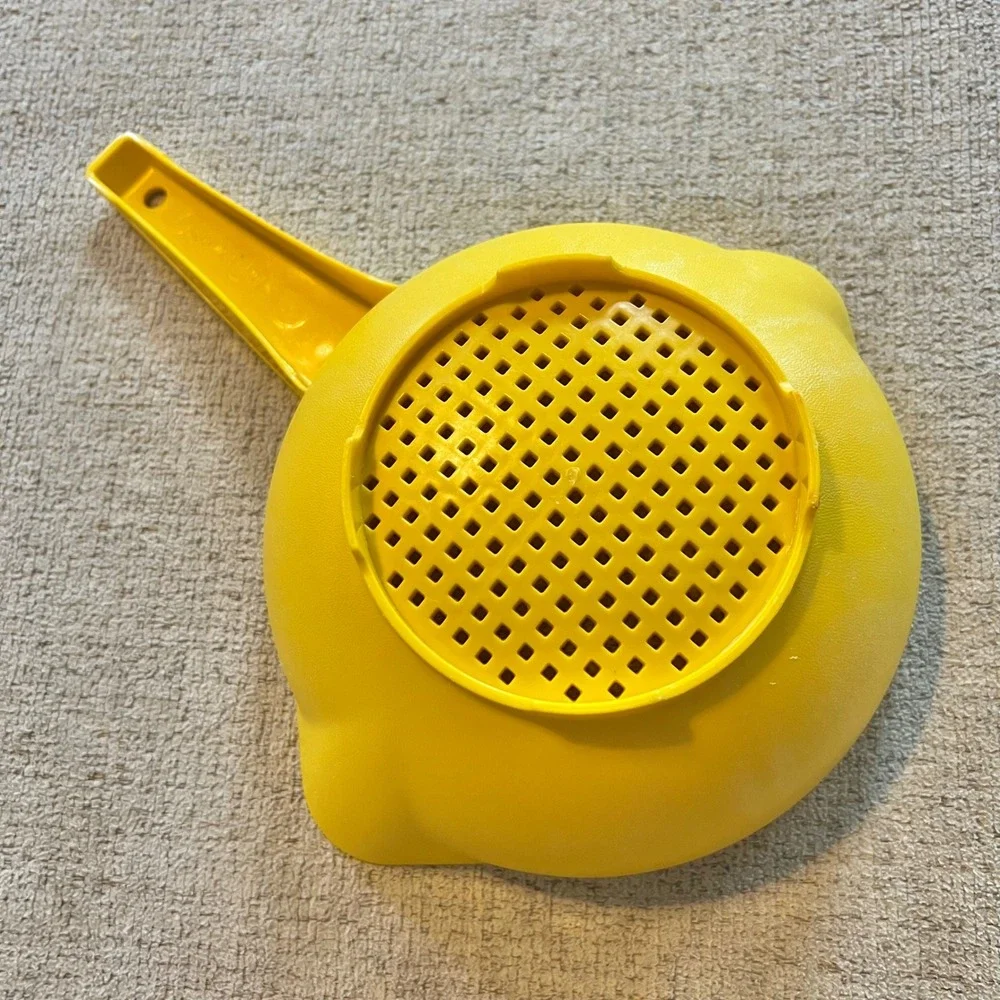 Vintage Tupperware Yellow Colander Strainer Long Handle Dual Spouts 1529 Retro